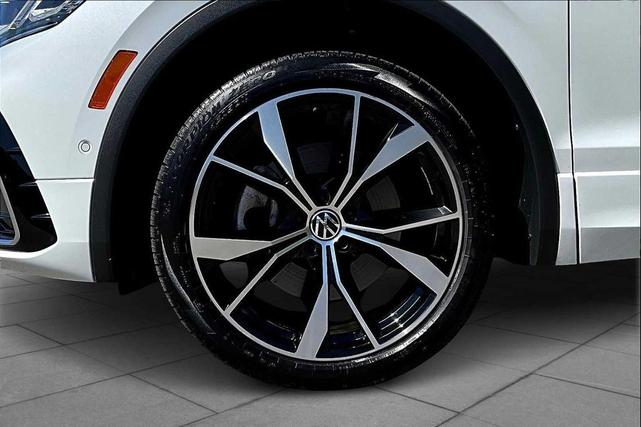 Photo of 2023 Opal White Pearl Volkswagen Tiguan