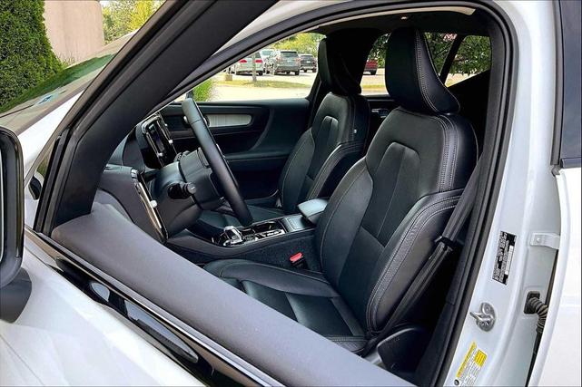 Photo of 2025 Crystal White Pearl Volvo XC40