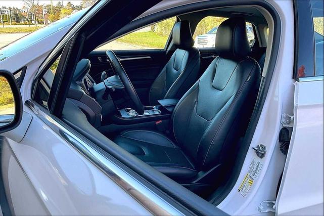 Photo of 2020 White Platinum Metallic Tri-Coat Ford Fusion