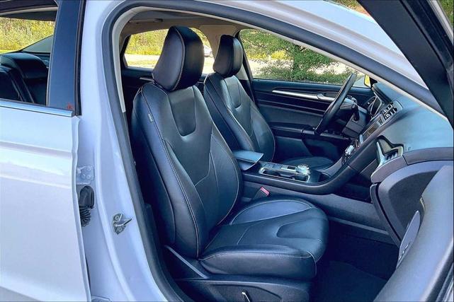 Photo of 2020 White Platinum Metallic Tri-Coat Ford Fusion
