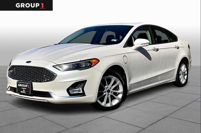 Photo of 2020 White Platinum Metallic Tri-Coat Ford Fusion