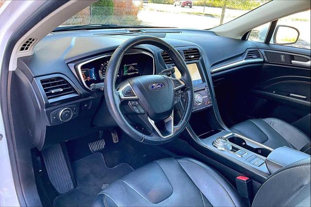 Photo of 2020 White Platinum Metallic Tri-Coat Ford Fusion