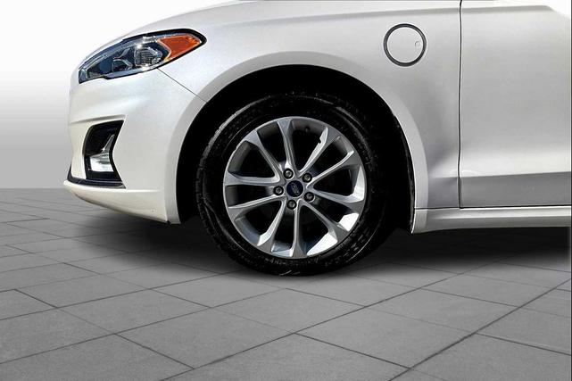 Photo of 2020 White Platinum Metallic Tri-Coat Ford Fusion