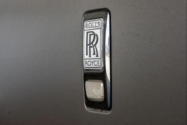 Photo of 2016 Metallic Gray Wrap Rolls-Royce Wraith