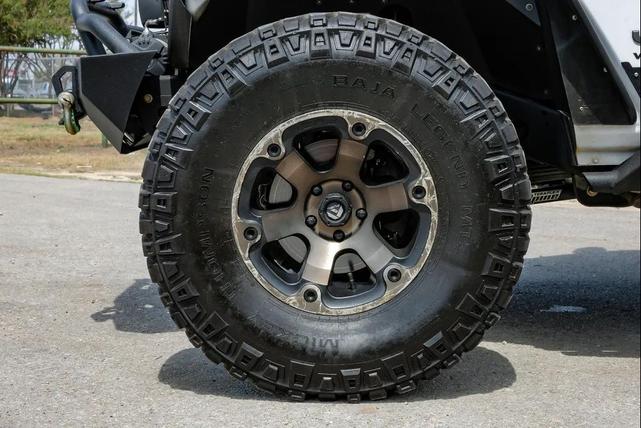 Photo of 2018 Bright White Clearcoat Jeep Wrangler Unlimited