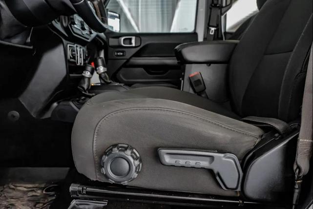 Photo of 2018 Bright White Clearcoat Jeep Wrangler Unlimited