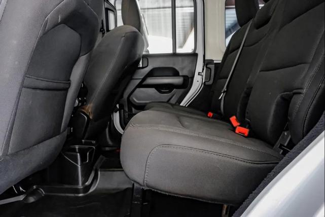 Photo of 2018 Bright White Clearcoat Jeep Wrangler Unlimited