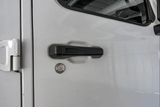 Photo of 2018 Bright White Clearcoat Jeep Wrangler Unlimited