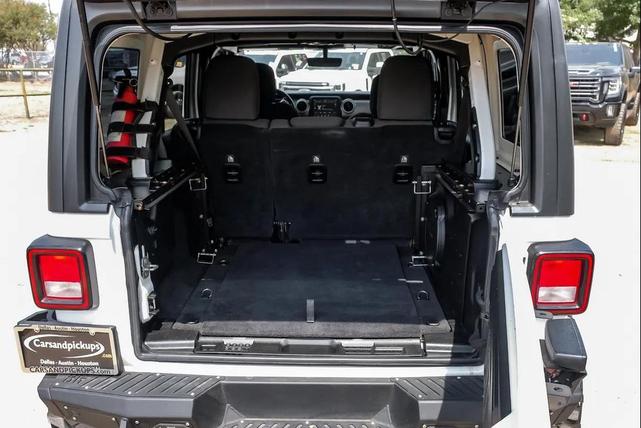 Photo of 2018 Bright White Clearcoat Jeep Wrangler Unlimited