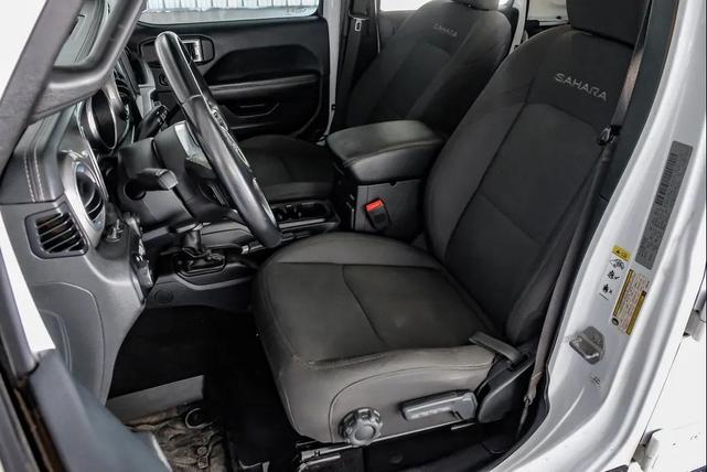 Photo of 2018 Bright White Clearcoat Jeep Wrangler Unlimited