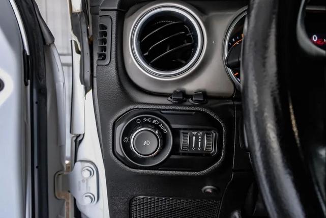 Photo of 2018 Bright White Clearcoat Jeep Wrangler Unlimited