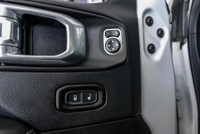 Photo of 2018 Bright White Clearcoat Jeep Wrangler Unlimited