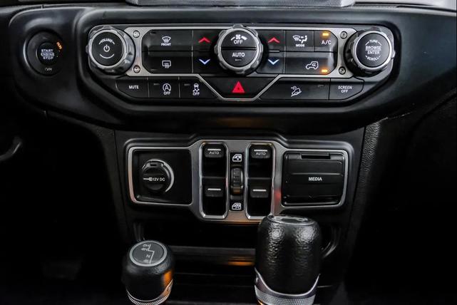 Photo of 2018 Bright White Clearcoat Jeep Wrangler Unlimited