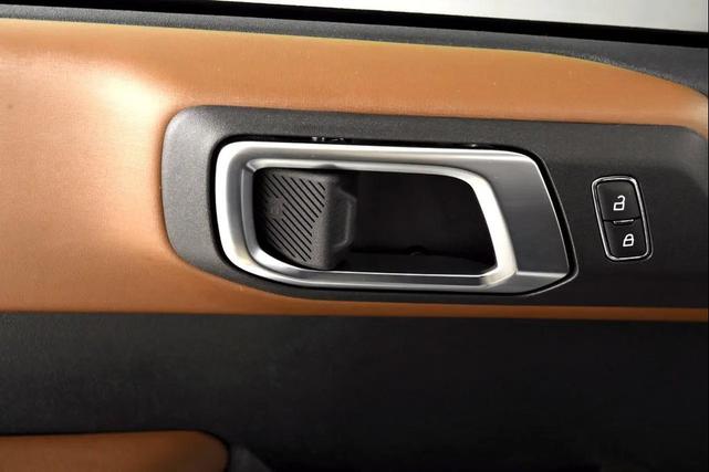 Photo of 2022 GRAY Ford Bronco