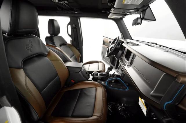 Photo of 2022 GRAY Ford Bronco