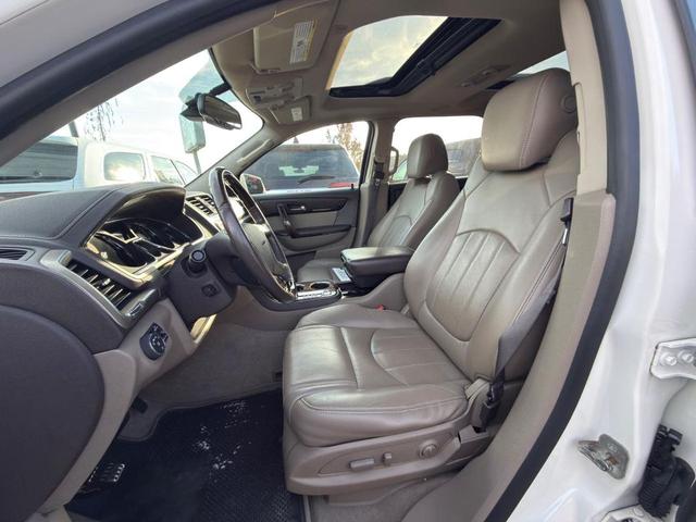 Photo of 2014 Summit White GMC Acadia