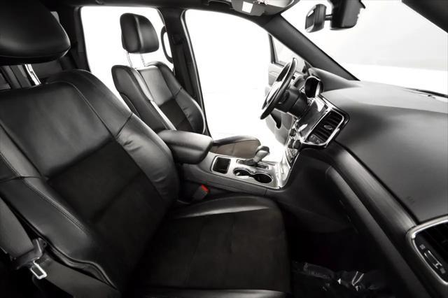 Photo of 2020 Diamond Black Crystal Pearl Jeep Grand Cherokee