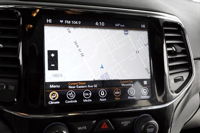Photo of 2020 Diamond Black Crystal Pearl Jeep Grand Cherokee