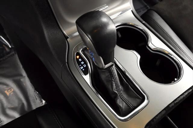 Photo of 2020 Diamond Black Crystal Pearl Jeep Grand Cherokee