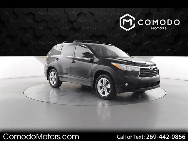 Photo of 2016 Midnight Black Metallic Toyota Highlander