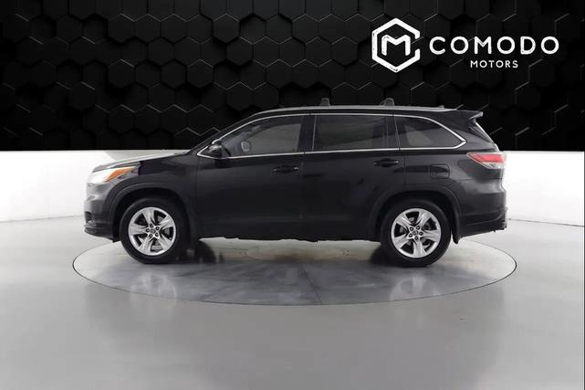 Photo of 2016 Midnight Black Metallic Toyota Highlander