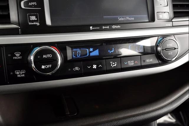 Photo of 2016 Midnight Black Metallic Toyota Highlander