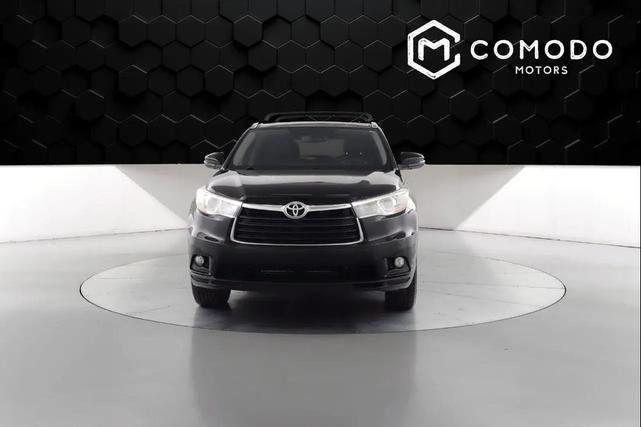Photo of 2016 Midnight Black Metallic Toyota Highlander
