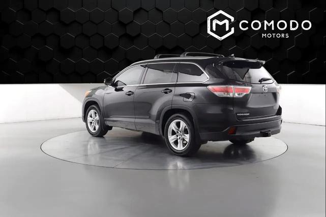 Photo of 2016 Midnight Black Metallic Toyota Highlander