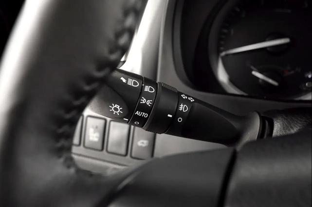 Photo of 2016 Midnight Black Metallic Toyota Highlander