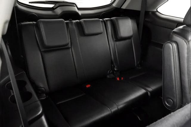 Photo of 2016 Midnight Black Metallic Toyota Highlander