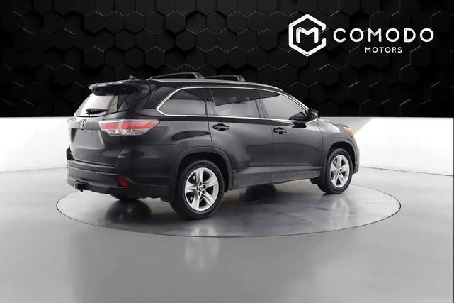 Photo of 2016 Midnight Black Metallic Toyota Highlander