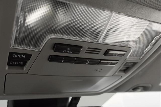 Photo of 2019 Midnight Black Metallic Toyota Highlander