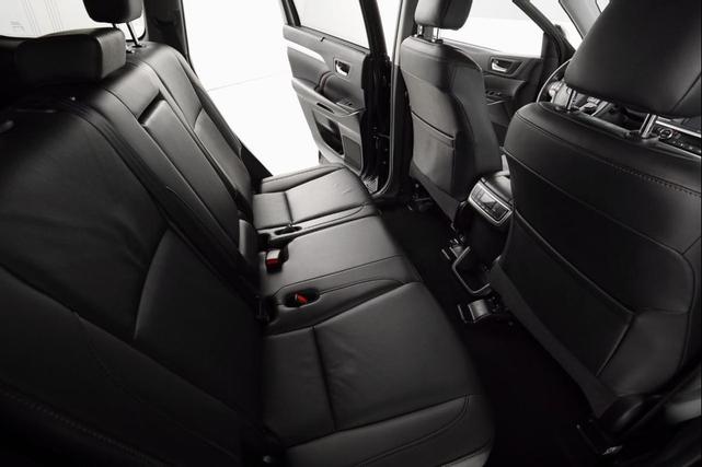 Photo of 2019 Midnight Black Metallic Toyota Highlander