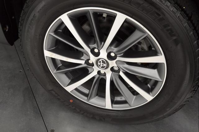 Photo of 2019 Midnight Black Metallic Toyota Highlander