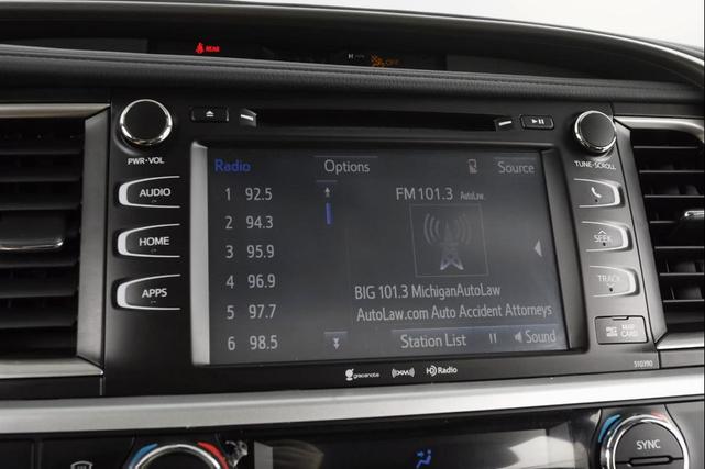Photo of 2019 Midnight Black Metallic Toyota Highlander