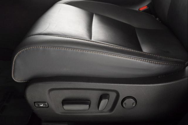Photo of 2019 Midnight Black Metallic Toyota Highlander