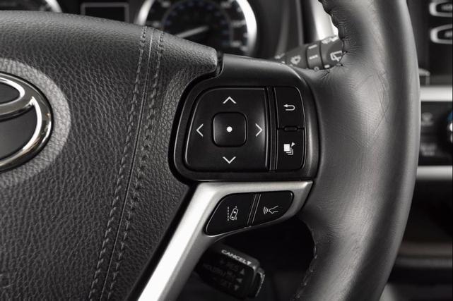 Photo of 2019 Midnight Black Metallic Toyota Highlander