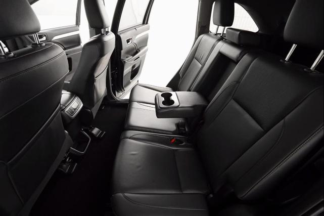 Photo of 2019 Midnight Black Metallic Toyota Highlander