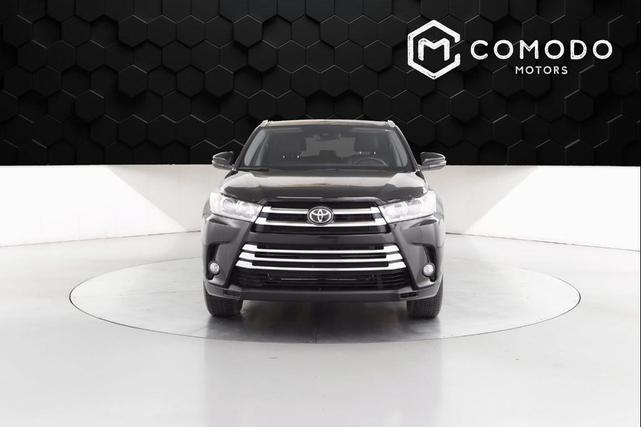 Photo of 2019 Midnight Black Metallic Toyota Highlander