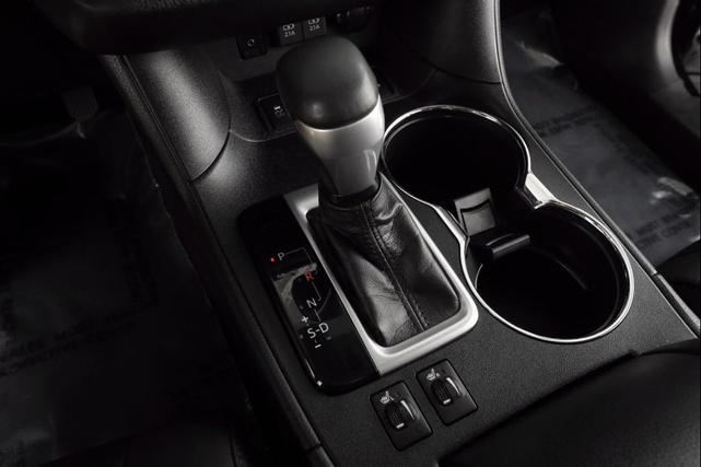 Photo of 2019 Midnight Black Metallic Toyota Highlander