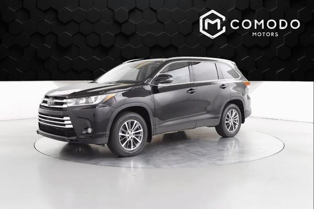Photo of 2019 Midnight Black Metallic Toyota Highlander