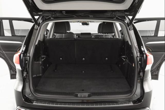 Photo of 2019 Midnight Black Metallic Toyota Highlander