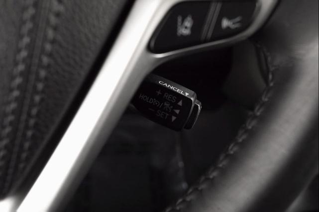 Photo of 2019 Midnight Black Metallic Toyota Highlander