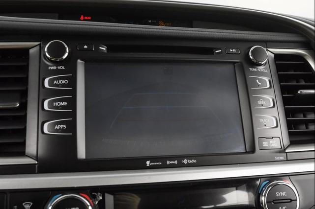 Photo of 2019 Midnight Black Metallic Toyota Highlander