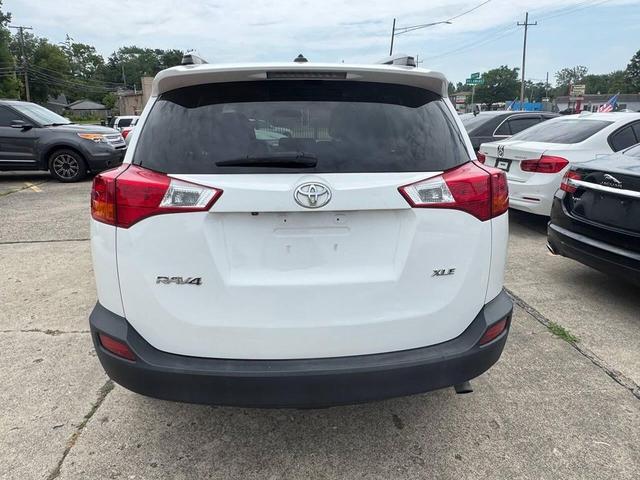 Photo of 2015 Super White Toyota RAV4