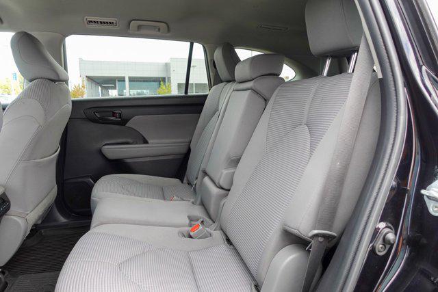 Photo of 2022 Midnight Black Metallic Toyota Highlander