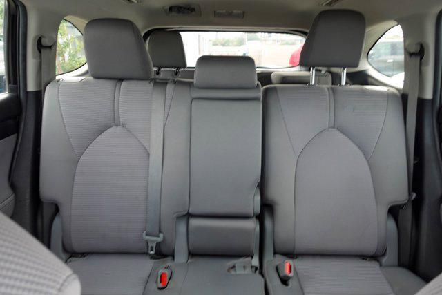 Photo of 2022 Midnight Black Metallic Toyota Highlander