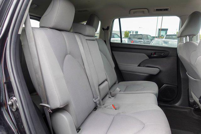 Photo of 2022 Midnight Black Metallic Toyota Highlander