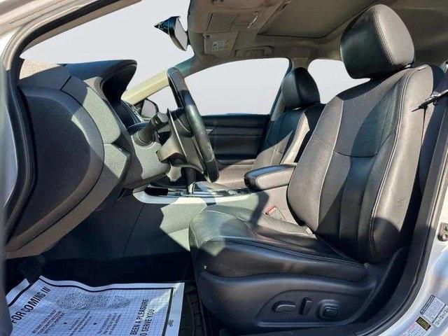 Photo of 2014 Brilliant Silver Nissan Altima