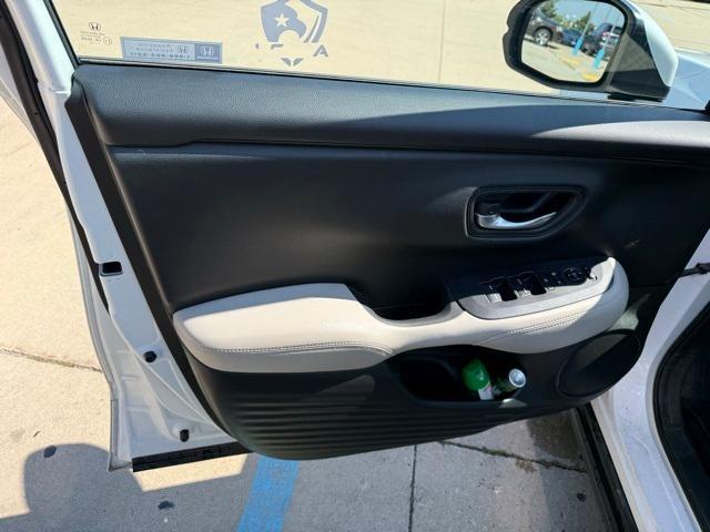 Photo of 2023 Platinum White Honda HR-V